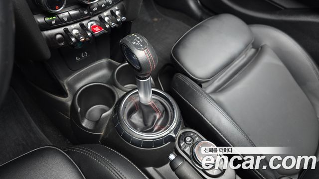 MINI Cooper S 5Door Standard 3rd 2018 — фото 9