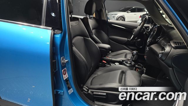 MINI Cooper S 5Door Standard 3rd 2018 — фото 10