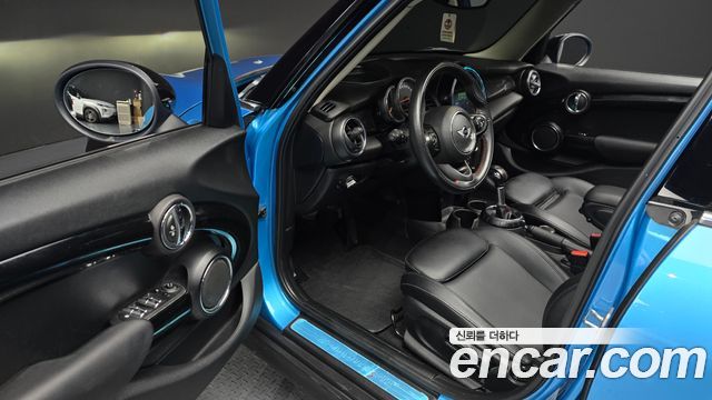 MINI Cooper S 5Door Standard 3rd 2018 — фото 11
