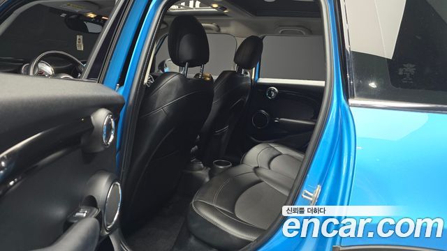 MINI Cooper S 5Door Standard 3rd 2018 — фото 12