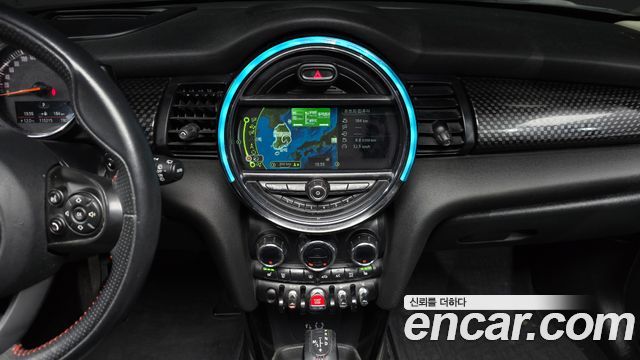 MINI Cooper S 5Door Standard 3rd 2018 — фото 15