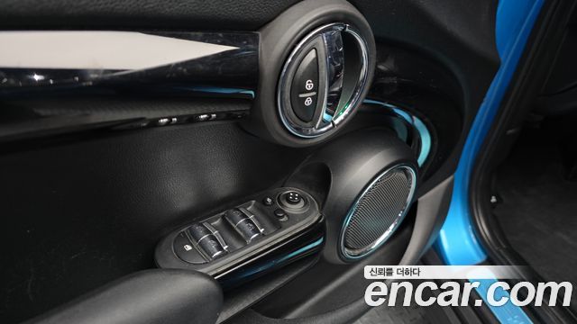MINI Cooper S 5Door Standard 3rd 2018 — фото 17