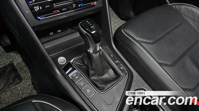 Volkswagen Tiguan Allspace 2.0 TSI Prestige 2023 — фото 9