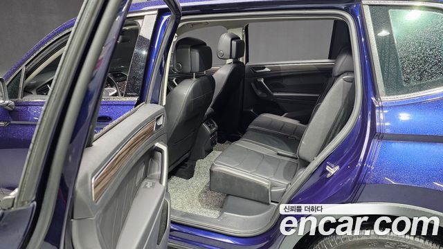 Volkswagen Tiguan Allspace 2.0 TSI Prestige 2023 — фото 10