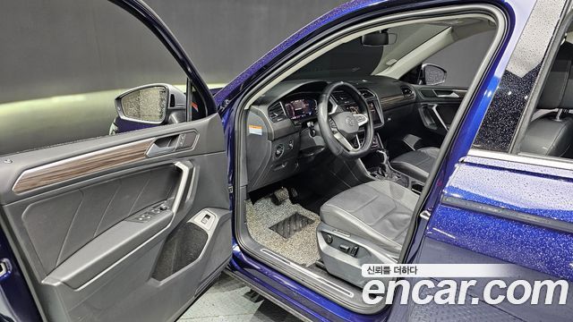 Volkswagen Tiguan Allspace 2.0 TSI Prestige 2023 — фото 11
