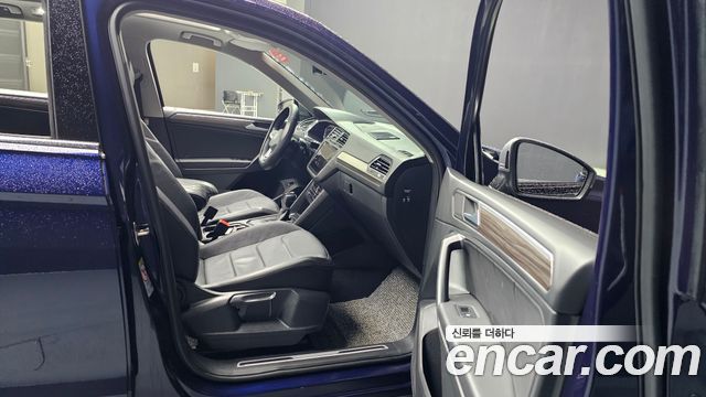 Volkswagen Tiguan Allspace 2.0 TSI Prestige 2023 — фото 12