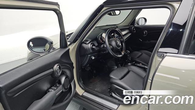 MINI Cooper 5Door Standard 3rd 2019 — фото 11