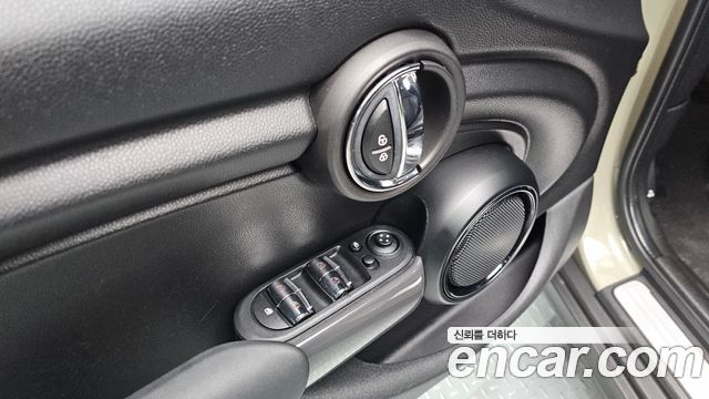 MINI Cooper 5Door Standard 3rd 2019 — фото 12