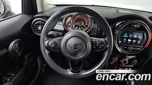 MINI Cooper 5Door Standard 3rd 2019 — фото 14