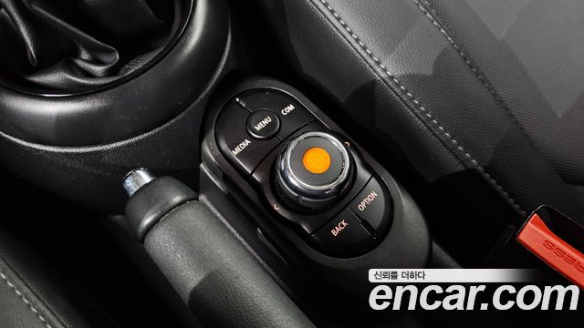 MINI Cooper 5Door Standard 3rd 2019 — фото 18