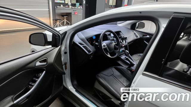 Ford Focus 2.0 Diesel Titanium 3rd 2015 — фото 10