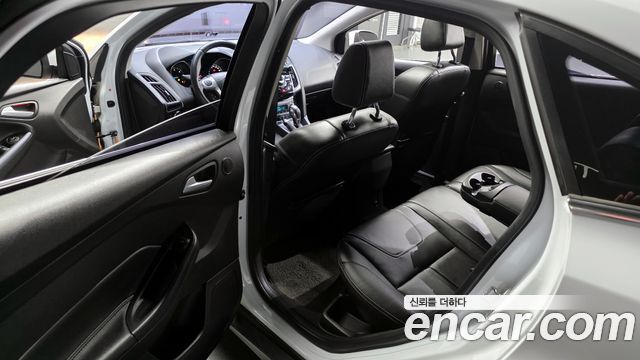 Ford Focus 2.0 Diesel Titanium 3rd 2015 — фото 11