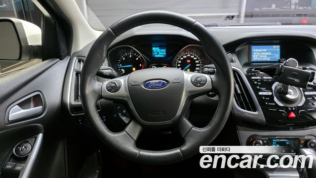 Ford Focus 2.0 Diesel Titanium 3rd 2015 — фото 13