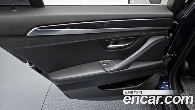 BMW 5 Series (F10) 520d xDrive 2015 — фото 25