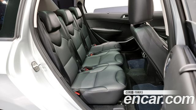 Peugeot 308SW 1.6 e-HDi First Generation 2013 — фото 12