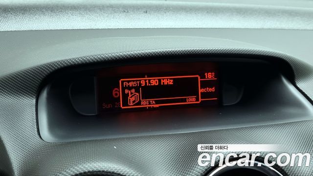Peugeot 308SW 1.6 e-HDi First Generation 2013 — фото 15