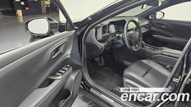 Toyota Crown Crossover 2.5 4WD Hybrid 2024 — фото 11