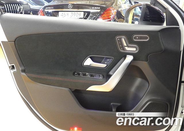 Mercedes-Benz A-Class (W177) AMG A45 4MAITC+ Hatchback 2023 — фото 15