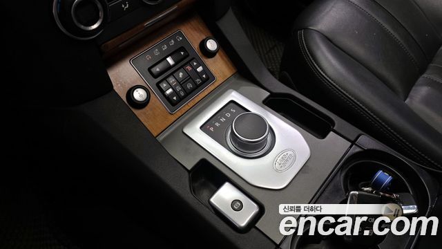 Land Rover Discovery 4 3.0 SDV6 SE 2015 — фото 9