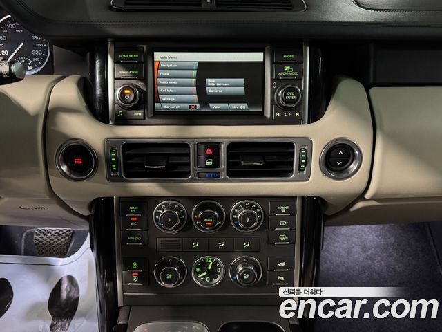 Land Rover Range Rover 4.4 TDV8 Vogue 2011 — фото 16