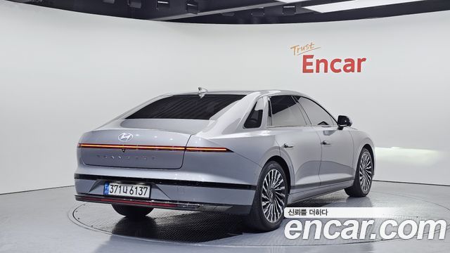 Hyundai Grandeur (GN7) 2,5 Gasoline 2WD Calligraphy 2023 — фото 2