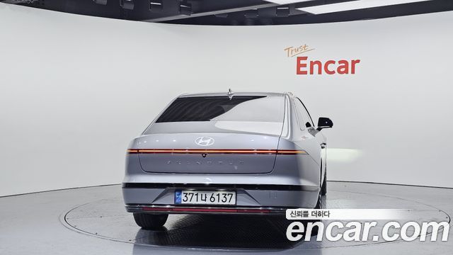 Hyundai Grandeur (GN7) 2,5 Gasoline 2WD Calligraphy 2023 — фото 4