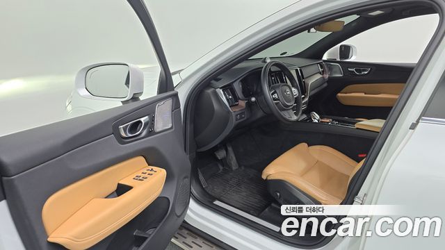 Volvo XC60 (II) B5 Inscription 2022 — фото 10