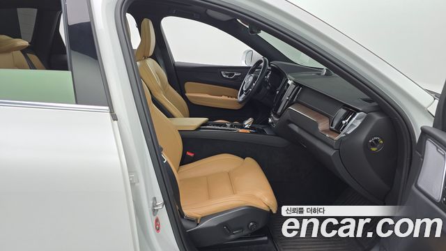 Volvo XC60 (II) B5 Inscription 2022 — фото 11