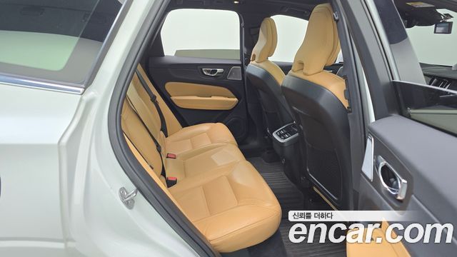 Volvo XC60 (II) B5 Inscription 2022 — фото 12