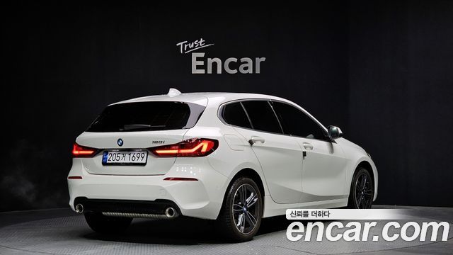 BMW 1 Series (F40) 120i Sports 2024 — фото 2
