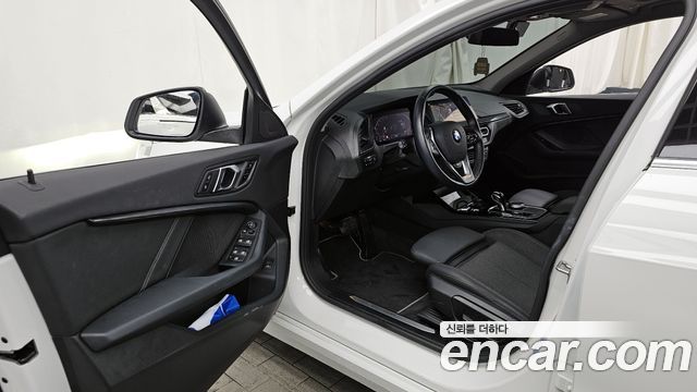 BMW 1 Series (F40) 120i Sports 2024 — фото 10