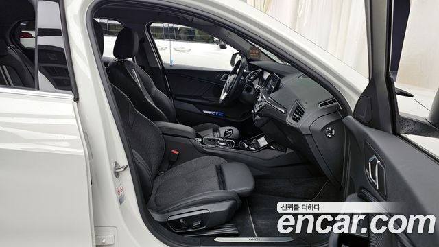 BMW 1 Series (F40) 120i Sports 2024 — фото 11