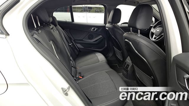 BMW 1 Series (F40) 120i Sports 2024 — фото 12