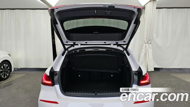 BMW 1 Series (F40) 120i Sports 2024 — фото 20