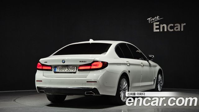 BMW 5 Series (G30) 530i xDrive Luxury 2023 — фото 2