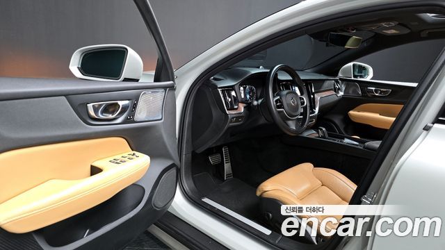 Volvo V60 Cross Country (II) B5 Pro AWD 2021 — фото 15
