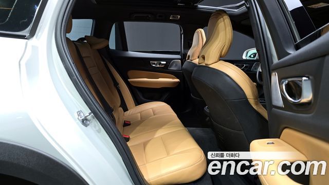 Volvo V60 Cross Country (II) B5 Pro AWD 2021 — фото 16