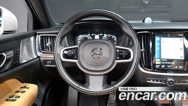 Volvo V60 Cross Country (II) B5 Pro AWD 2021 — фото 17