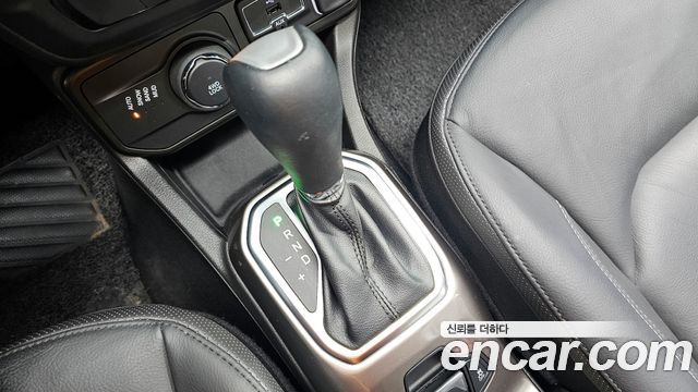 Jeep Renegade 2.4 Limited AWD 2021 — фото 9