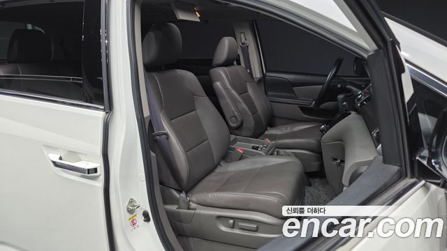 Honda Odyssey 3.5 4th 2015 — фото 10
