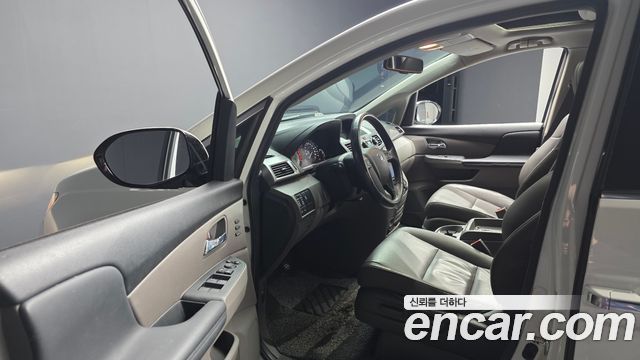 Honda Odyssey 3.5 4th 2015 — фото 11
