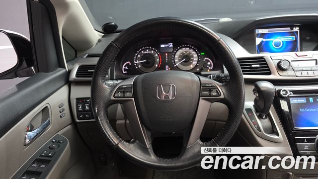 Honda Odyssey 3.5 4th 2015 — фото 13