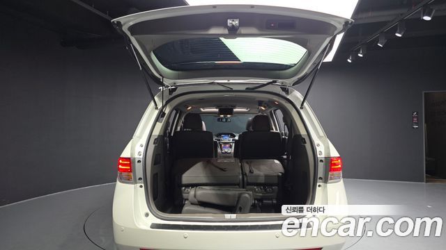 Honda Odyssey 3.5 4th 2015 — фото 20