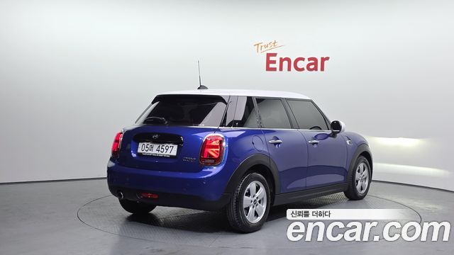 MINI Cooper 5Door Standard 3rd 2019 — фото 2