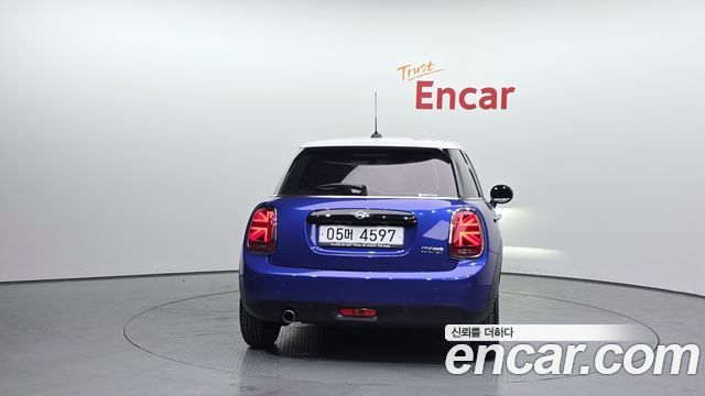 MINI Cooper 5Door Standard 3rd 2019 — фото 4