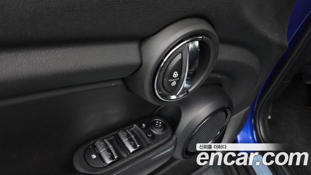 MINI Cooper 5Door Standard 3rd 2019 — фото 11