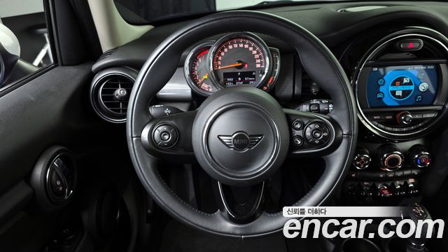 MINI Cooper 5Door Standard 3rd 2019 — фото 16