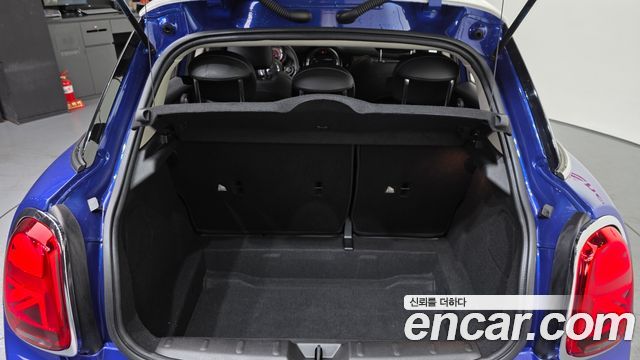 MINI Cooper 5Door Standard 3rd 2019 — фото 18
