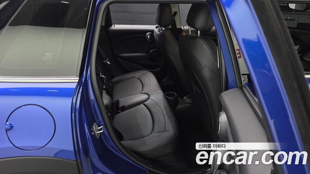 MINI Cooper 5Door Standard 3rd 2019 — фото 19