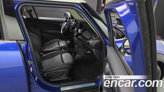 MINI Cooper 5Door Standard 3rd 2019 — фото 20